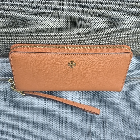 Tory Burch wallet wristlet - Picture 9 of 9